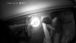 新鲜出炉安防酒店偷拍健壮猛男和如狼似虎的嫂子深夜偷情骑在上面不愿下来